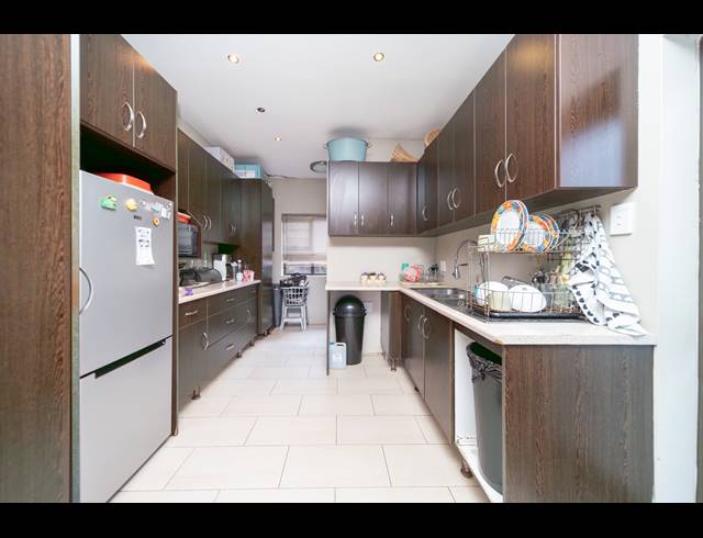 4 BEDROOM HOUSE FOR SALE IN BEACON BAY